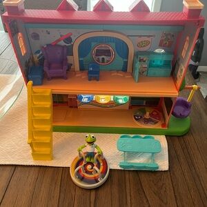 Disney Junior Muppets Babies School House Playset